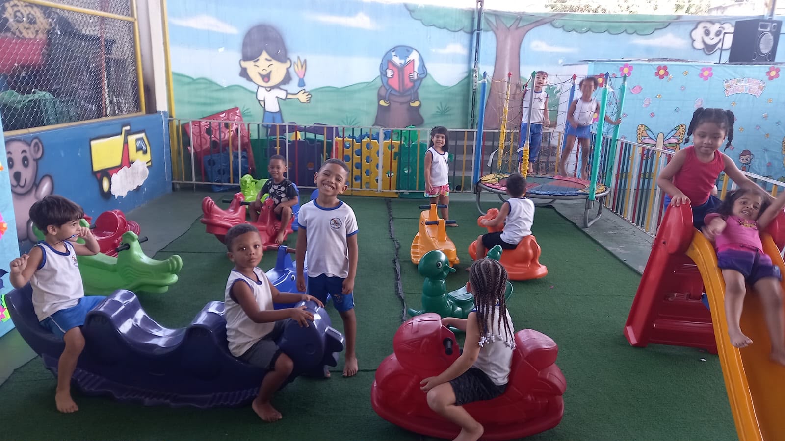 Crianças da Creche Gente Inocente na campanha de Dia das Crianças
