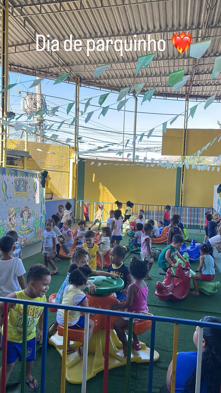 Crianças participando das atividades da Creche Gente Inocente
